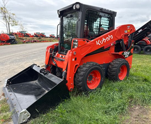 รถตักล้อยางคุณภาพสูง Kubota SSV65PHRC พร้อมประตูหน้าแบบเลื่อนที่เป็นเอกลักษณ์สำหรับพื้นที่ทำงานแคบ วางจำหน่ายแล้ววันนี้ - Product Image 1