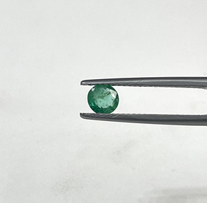 Esmeralda Zambiana 100% Natural, Corte Redondo, Color Verde Claro, 3.5-5.0mm, Gema Suelta de Alta Calidad para Joyería al Mejor Precio - Product Image 3