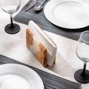 Caja de pañuelos de resina con base firme Superficie fácil de limpiar Aspecto elegante Construcción fuerte Ideal para sala de estar o automóvil de la India - Product Image 1