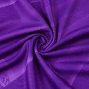 Ensemble d'uniformes de football de haute qualité pour hommes Maillot de football en tissu confortable avec impression de logo personnalisé et chaussettes incluses - Product Image 4