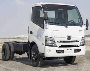 Excellente opportunité d'investissement 2024 HINO 300 3711 SC Châssis Diesel 4.0D Volant à gauche Sièges en tissu Intérieur clair BLANC - Product Image 1