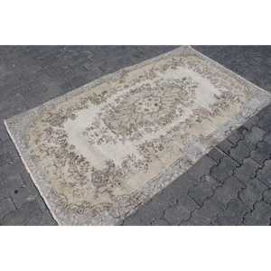 Tapis vintage 3,8x6,46 pieds, tapis turc, tapis en laine gris brun avec motifs de plantes et d'arbres - Product Image 3