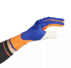 Gants de gardien de but confortables de football en latex pour le sport d'entraînement professionnel en gros - Product Image 2