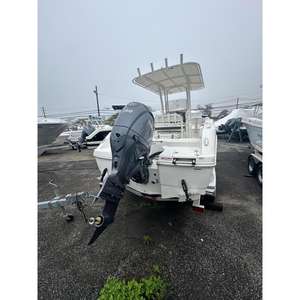 Bateau de travail et de divertissement Robalo R200 2025, coque en fibre de verre, acier et aluminium, pour transport, patrouille, utilisation comme remorqueur rapide - Product Image 3