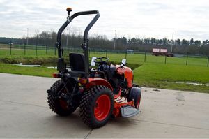 Tractor Kubota B2601 con retroexcavadora y cargador frontal, tractor de un solo eje con componentes de motor y transmisión. ¡Compre ahora! - Product Image 4