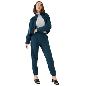 Ensemble de survêtement pour femmes, nouveau design, court, en polaire de polyester, style hip-hop, haute qualité, logo et couleur personnalisables - Product Image 1