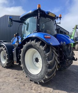 Tracteur agricole New Holland 4x4, moteur diesel. - Product Image 2