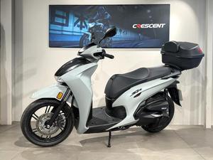 Oferta al Mejor Precio: Motocicleta Eléctrica SH350i Blanca, Scooter Urbana con Asiento Negro y Ruedas de Aleación - Product Image 3