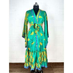 Peignoir Kimono en Soie Recyclée Style Vintage, Imprimé Feuilles Bohème, Cache-maillot de Plage, Cadeau d'Anniversaire pour Demoiselles d'Honneur, Journée Spa - Product Image 1