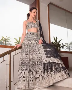 Hint ve pakistanlı etnik yeni PRESENTING tarzı tam ağır zincir dikişli çalışma LEHENGA CHOLI DUPATTA ile SET