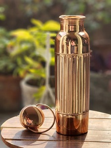 Conception légère de bouteille d'eau en cuivre portable de haute qualité avec poignée de couvercle respectueuse de la santé et hygiénique pour le bureau ou les voyages - Product Image 3