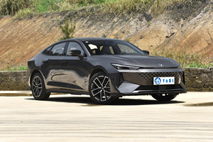 Changan Uni-V 1.5T 2.0T 2024, Autos Nuevos en Venta, Changan UNI-V IDD, Auto de Gasolina - Product Image 3