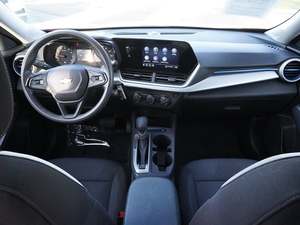 Chevrolet Trax LS 2024 Rojo Metálico Limpio, Usado, Volante a la Izquierda, Techo Solar, Arranque Remoto, Asientos de Cuero, Transmisión Automática, Ruedas de Aleación - Product Image 5