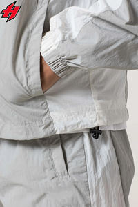 ชุดกีฬาน้ำหนักเบาชุดวอร์มกันลมสองชิ้นสำหรับผู้ชายชุดวอร์มกันลมออกแบบโลโก้ได้ตามต้องการ - Product Image 6