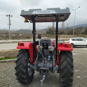 Tracteur agricole Massey Ferguson 240S de qualité supérieure, 40 CV, couleur rouge, avec cabine et moteur visible - Product Image 2