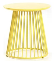 Tables métalliques minimalistes revêtues de poudre design épuré, taille compacte, parfaites pour la décoration d'appartements ou de studios