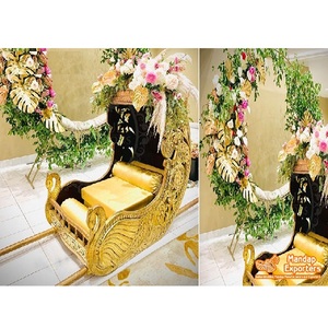 Grand Palki d'entrée nuptiale doré, Palki et Doli uniques pour une entrée de mariée grandiose, Palki Paon Doré élégant pour mariage indien USA - Product Image 1