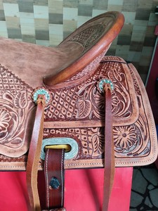 Selle de course à barils pour chevaux en cuir occidental de haute qualité |   Design floral sculpté à la main |   Selle de qualité supérieure durable au meilleur prix - Product Image 4