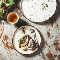 YAYU Assiettes glacées blanches en céramique personnalisées Thaïlande Vaisselle irrégulière en porcelaine d'hôtel Assiette de restaurant créative Plats