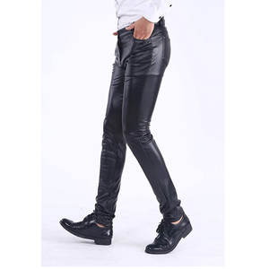 Pantalon droit en cuir PU pour hommes avec texture lisse Pantalon droit en cuir pour hommes avec finition propre et coupe ajustée - Product Image 3