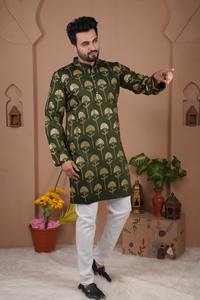Kurta tradicional para hombre de seda pura con Secuencia de bordado pesado, perfecto para la temporada festiva - Product Image 3