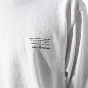 เสื้อยืดออกกำลังกายผู้ชายทรงโอเวอร์ไซส์ ผ้าเจอร์ซีย์ระบายอากาศดี พร้อมลายพิมพ์ รุ่น Uniform Experiment L/S หมายเลขรุ่น - Product Image 3