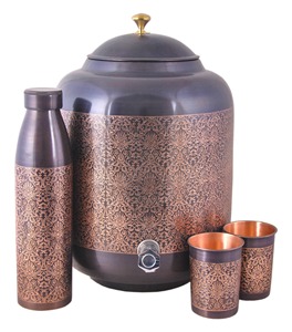 Recipiente de agua de cobre de estilo tradicional con acabado elegante y grifo funcional para la promoción del bienestar de desintoxicación natural al aire libre - Product Image 6