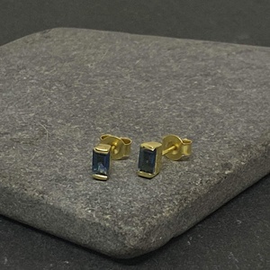 Atractiva plata esterlina 925 azul cianita piedras preciosas clásicas hechas a mano mujeres usan tachuelas simples todos los días oro Vermeil pendientes - Product Image 1