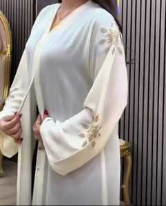 Abayas élégantes et modestes brodées à la main pour femmes, robes formelles traditionnelles de Dubaï, tissu respirant - Product Image 1