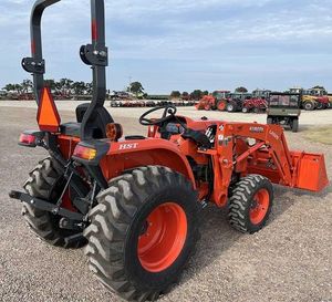 Tractor diésel compacto Kubota disponible para venta usada, en stock, entrega rápida, mejor precio, equipo agrícola. - Product Image 4