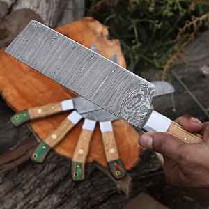 Ensemble de couteaux de chef en acier Damas de haute qualité, fabriqué à la main, pour usage professionnel en restaurant, avec sac en cuir, couteaux à découper la viande - Product Image 1