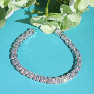 Brazalete de Tenis con Halo de Diamantes Moissanite Engastados en Plata de Ley 925, Regalo de Lujo para Novia - Product Image 4