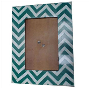 Cadre photo en bois et résine au design élégant apporte de l'harmonie aux intérieurs modernes, un élément d'accentuation d'intérieur de qualité supérieure, un objet de luxe. - Product Image 5