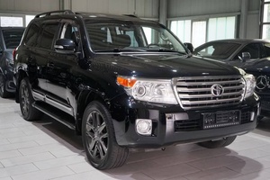 Toyota Land Cruiser 200 d'occasion, SUV noir 5 portes, véhicule tout-terrain de luxe, à échanger - Product Image 3