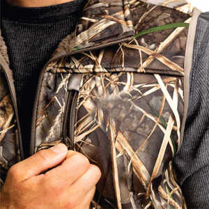 Realtree <b>MAX</b>-7 Puffer Vest for Hunting High-Pile Plush Fleece Lining Zipper Pockets Outer Wear for Warmth Versatile Performance - Product Image 5