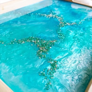 Plateau de service en résine fabriqué à la main pour le thé, le café et les collations Plateau décoratif élégant parfait pour la cuisine à la maison et l'affichage de table - Product Image 4