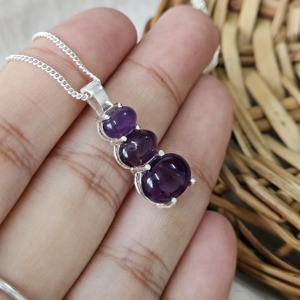 Triple ovale améthyste pierre précieuse pendentif serti de griffe pendentif en argent - Product Image 6