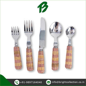 Vente dans le monde entier bonne qualité durable en acier inoxydable argent miroir poli poignée en rotin concepteur ensemble de couverts - Product Image 2