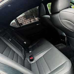 Lexus IS350 2024 d'occasion en excellent état - Product Image 2