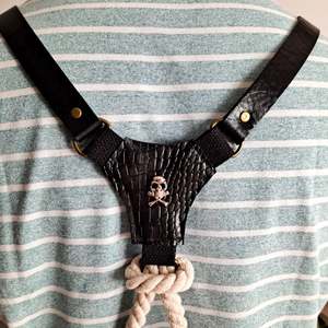 Arnés de Moda con Diseño de Calavera para Perros y Gatos, Chaleco Táctico de Lujo, Sólido, Transpirable, de Pana, Neopreno, Algodón, Poliéster y Cuero, Talla Mediana - Product Image 4