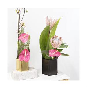 Jarrón de oro normal simple, centro de mesa elegante, soporte de flores decorativo, perfecto para una decoración mínima del hogar y la Oficina de la India - Product Image 4