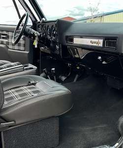 Chevrolet K5 classique premium de 1973, d'occasion, essence, manuelle, 180 km/h - Product Image 3