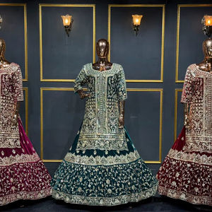 Lehenga choli farshi authentique, confectionné avec des broderies complètes et un style traditionnel audacieux et ample. - Product Image 1