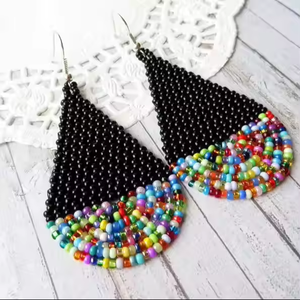 Pendientes bordados Pendientes de cuentas hechos a mano para mujeres y niñas por MD artesanía - Product Image 1