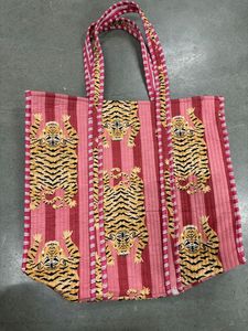 Bolso Tote para Mujer con Estampado de Tigre Indio, Bolso de Hombro Acolchado con Estampado Digital, Accesorio de Moda de Alta Calidad, Tamaño Personalizado, para Todas las Temporadas - Product Image 5