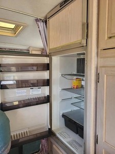 Camioneta Camper Bigfoot 2500 10 con Sistema de Alimentación Integrado y Espacio de Preparación, Diseño Moderno con Garantía - Product Image 2