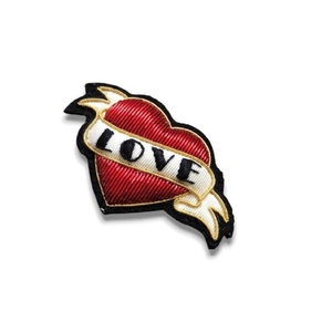 Broche coeur d'amour broderie à la main et broche de mode perlée en fil de lingot - Product Image 2