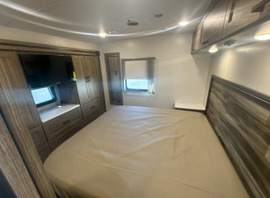 1F66F5DN7P0A05589 2024 Autocaravana de Lujo Clase A de 34 Pies con Motor de Gasolina y Sistema Slide Out - Product Image 5