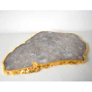 Tabla de cortar para servir de piedra de ágata natural gris con chapado en oro a precio barato - Product Image 1