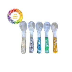 Cuillères en nacre faites à la main luxueuses du Viet Nam Cadeaux éthiques, élégants et uniques pour une cuisine ou un décor raffiné - Product Image 2